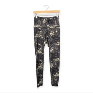 Old Navy Black & Beige Speckled Extra High-Rise Powersoft Go-Dry Leggings Size M